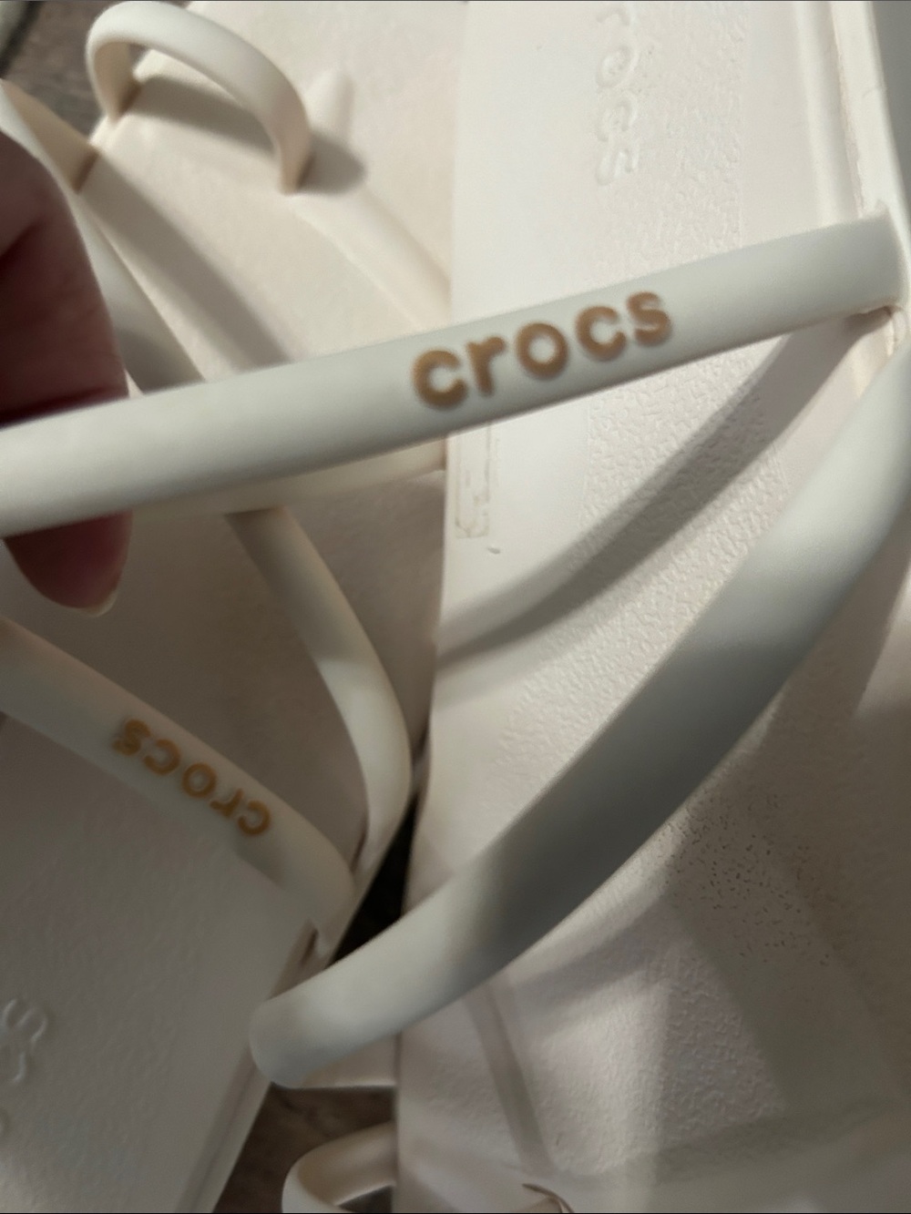 CROCS Women’s Ivory Strappy Toe-Ring Slide Sandals - Picture 4 of 6